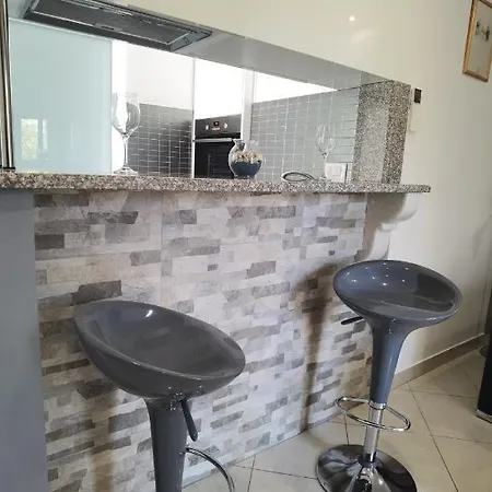 Andrea Apartment *